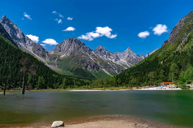 逃的出“火爐”，逃不出火鍋：駕著愛車帶著火鍋去乘涼！